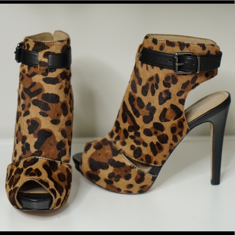 [KENNETH COLE] Leopard Calf Hair Ankle Booties
